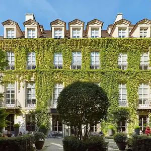 Le Pavillon De La Reine 5*, Paris France